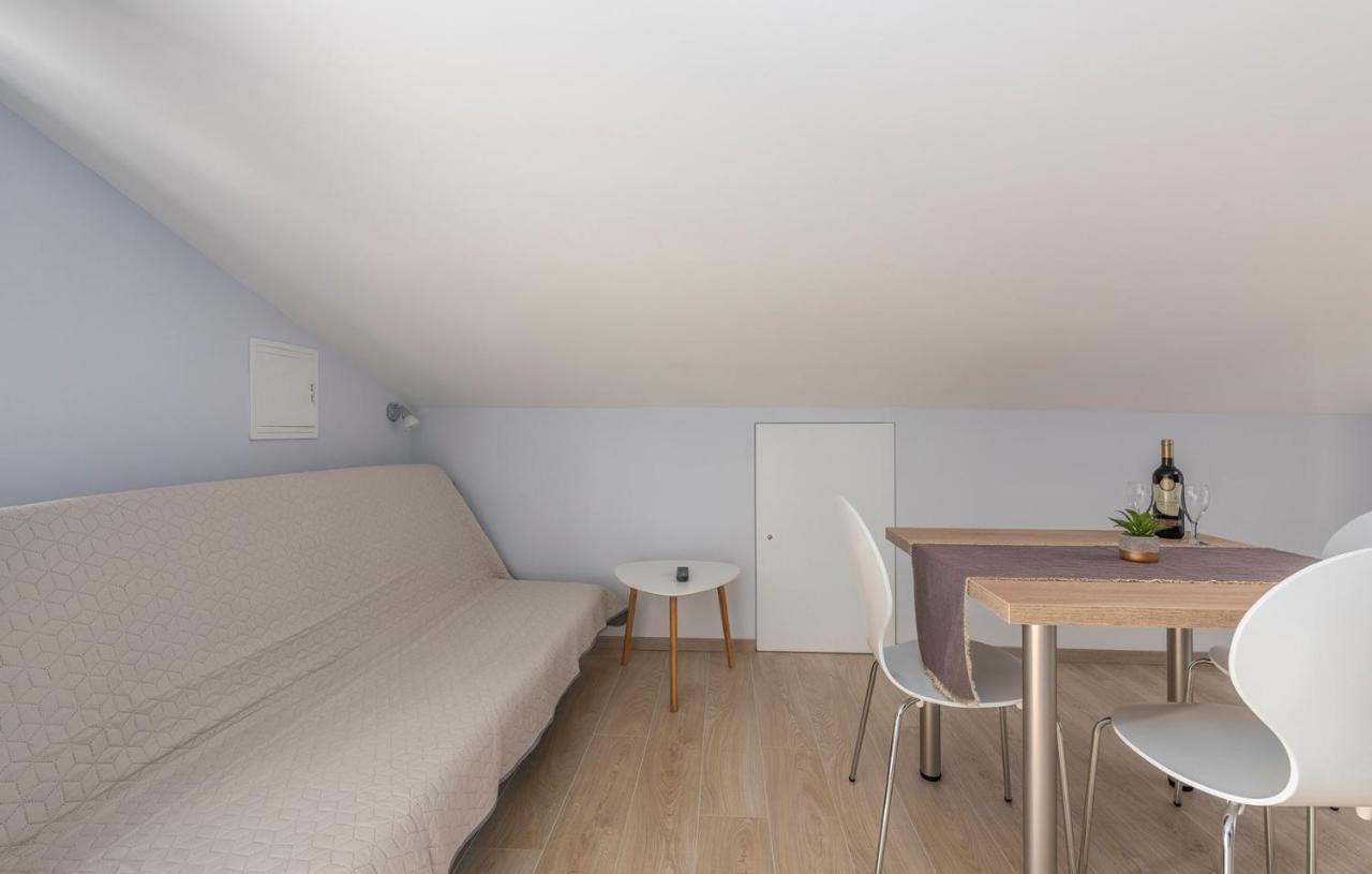Apartment Vilma Funtana Exterior photo