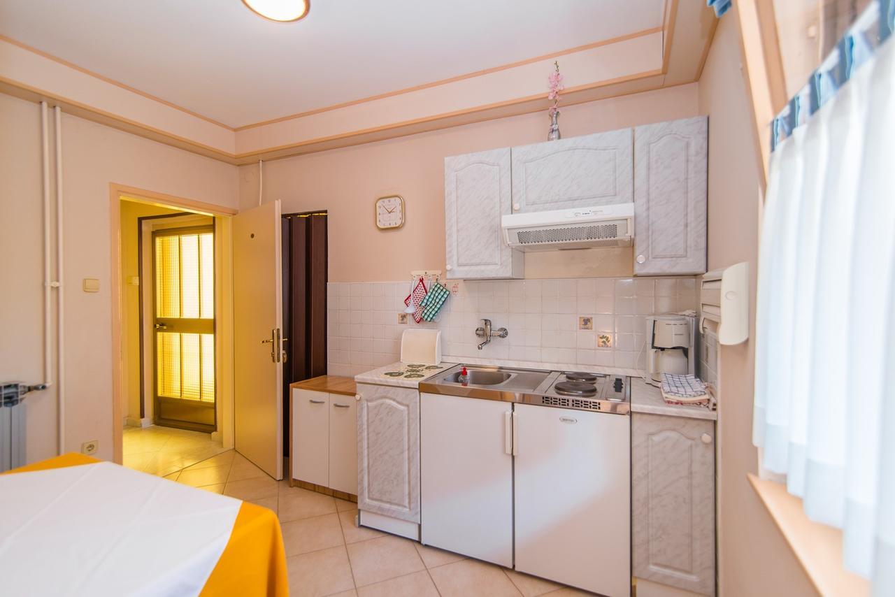 Apartment Vilma Funtana Exterior photo